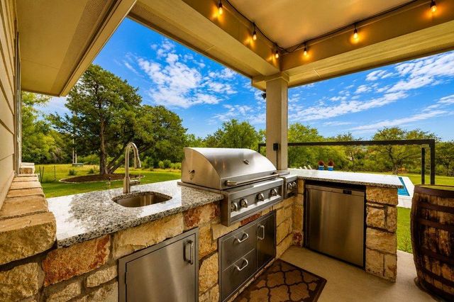 335 Turkey Tree RD, Spicewood, TX 78669