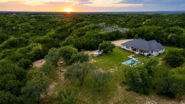 335 Turkey Tree RD, Spicewood, TX 78669