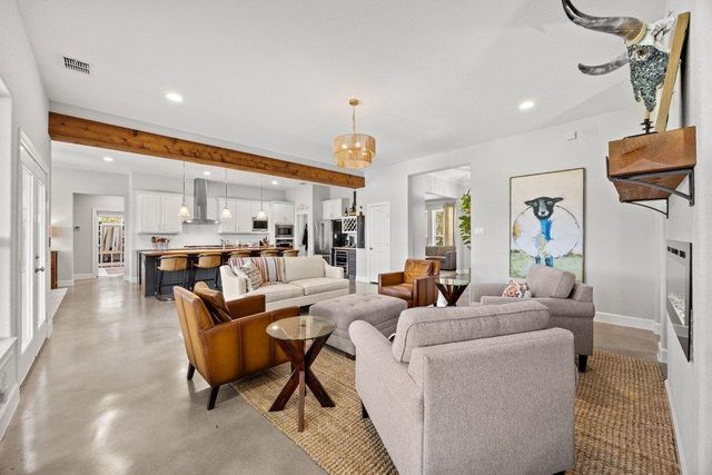 335 Turkey Tree RD, Spicewood, TX 78669
