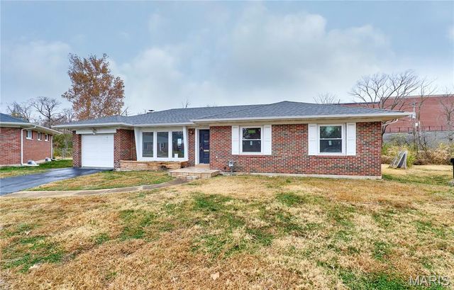 8641 Mayflower Court, St Louis, MO 63132