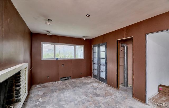 8641 Mayflower Court, St Louis, MO 63132