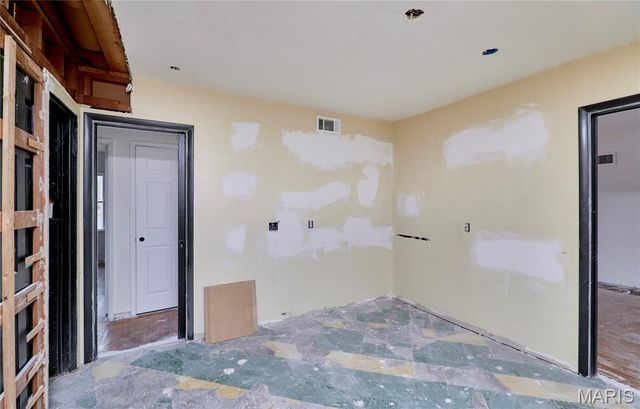 8641 Mayflower Court, St Louis, MO 63132