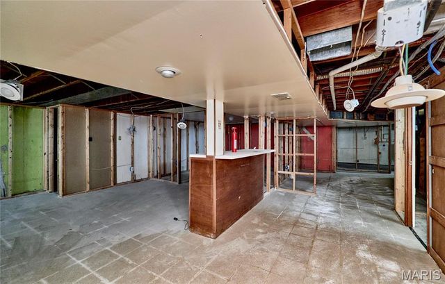 8641 Mayflower Court, St Louis, MO 63132