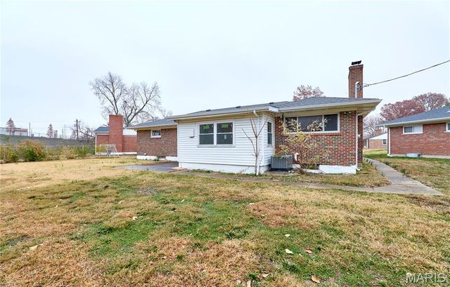 8641 Mayflower Court, St Louis, MO 63132