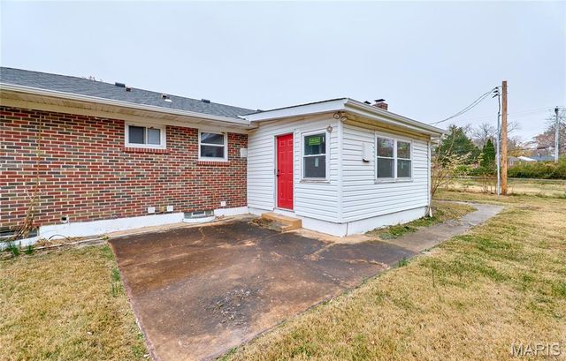 8641 Mayflower Court, St Louis, MO 63132