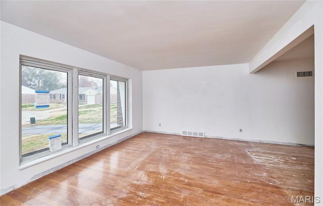 8641 Mayflower Court, St Louis, MO 63132