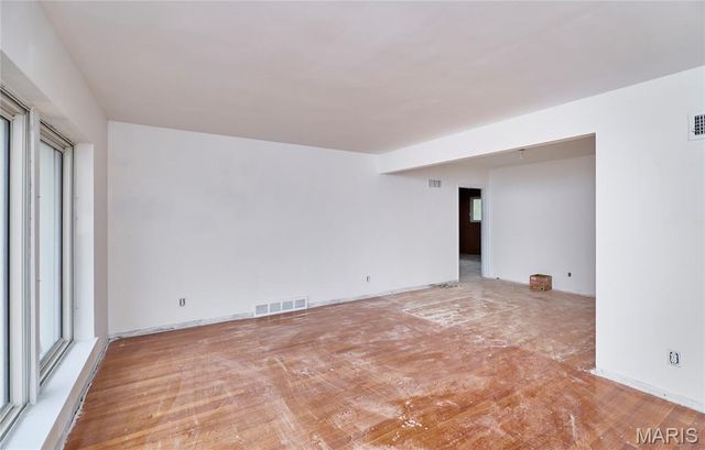 8641 Mayflower Court, St Louis, MO 63132