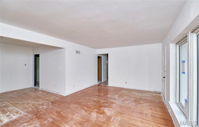 8641 Mayflower Court, St Louis, MO 63132