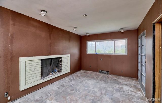 8641 Mayflower Court, St Louis, MO 63132