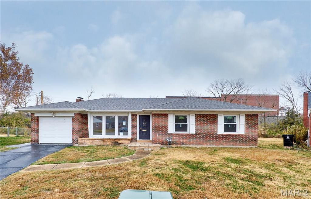 8641 Mayflower Court, St Louis, MO 63132