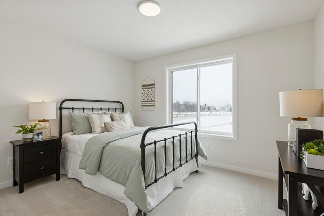 3488 Knightsbridge Trail N, Lake Elmo, MN 55042