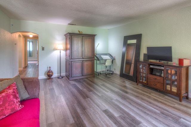 8057 Butternut Dr, Citrus Heights, CA 95621