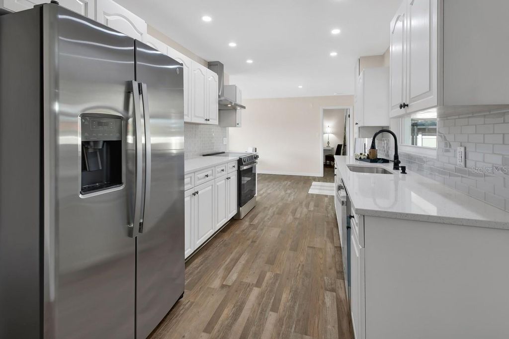 Image 13 of property listing at 1007 CRESCENT PARKWAY, Deland, FL 32724