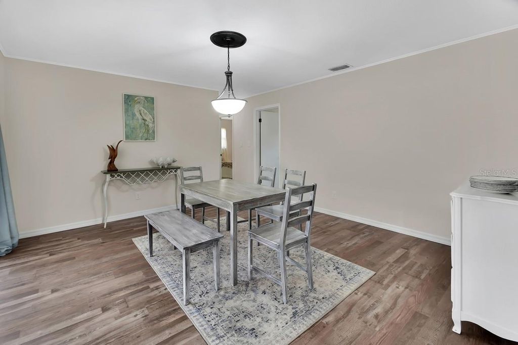 Image 14 of property listing at 1007 CRESCENT PARKWAY, Deland, FL 32724