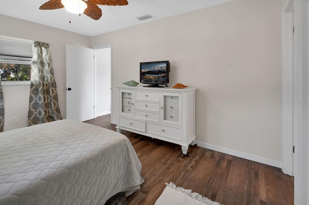 Image 19 of property listing at 1007 CRESCENT PARKWAY, Deland, FL 32724