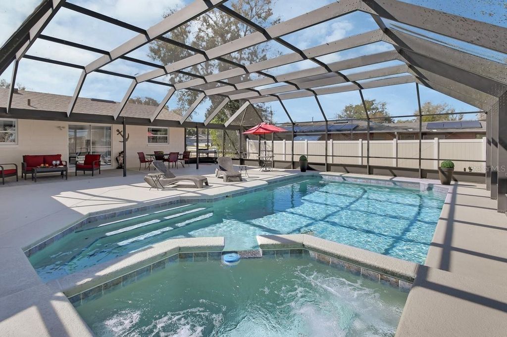 Image 3 of property listing at 1007 CRESCENT PARKWAY, Deland, FL 32724