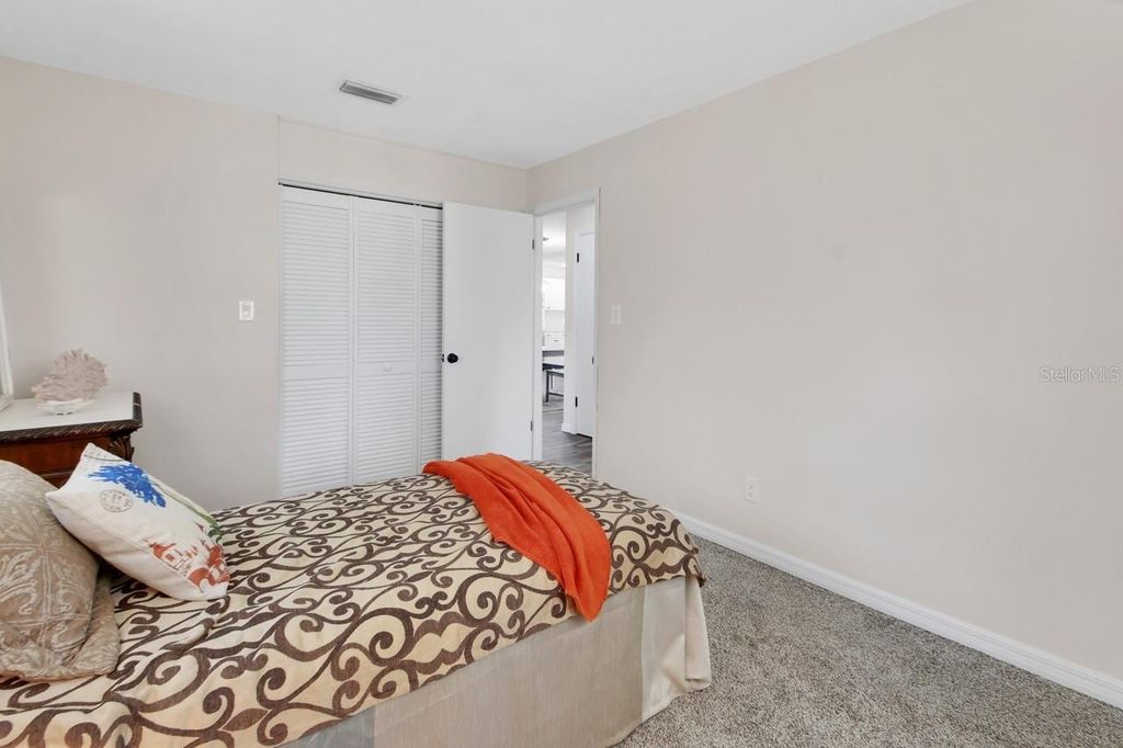 Image 23 of property listing at 1007 CRESCENT PARKWAY, Deland, FL 32724