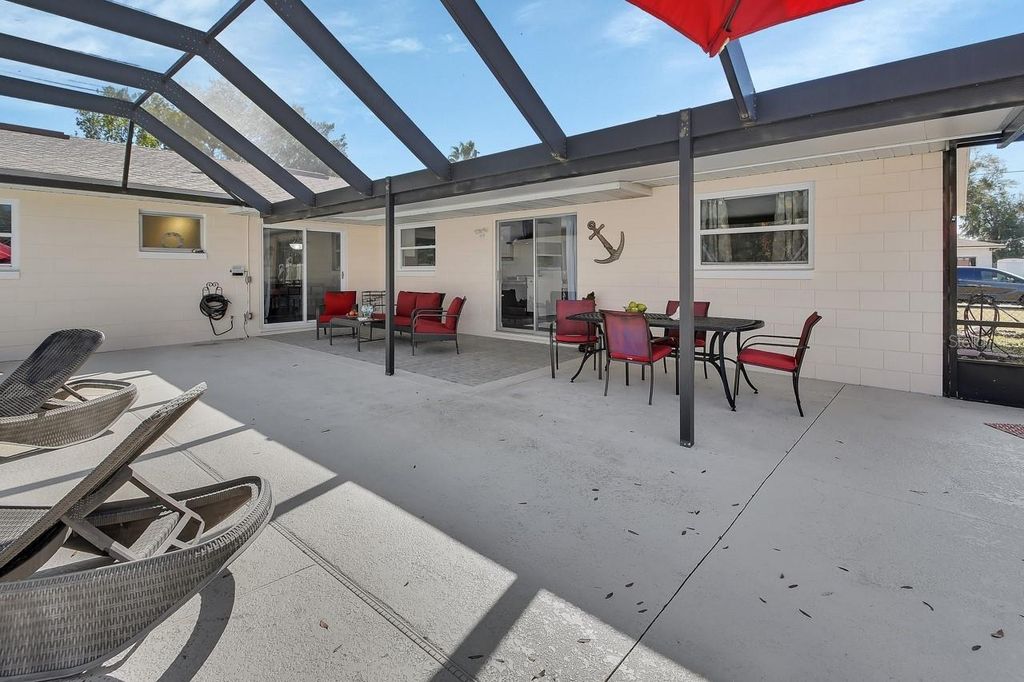 Image 4 of property listing at 1007 CRESCENT PARKWAY, Deland, FL 32724