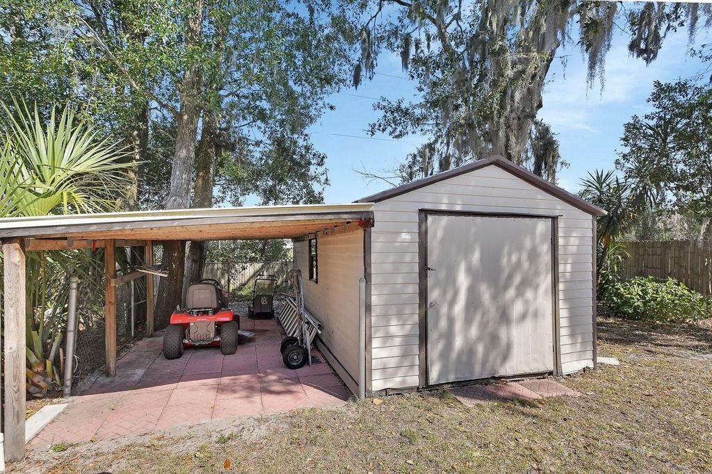 Image 33 of property listing at 1007 CRESCENT PARKWAY, Deland, FL 32724