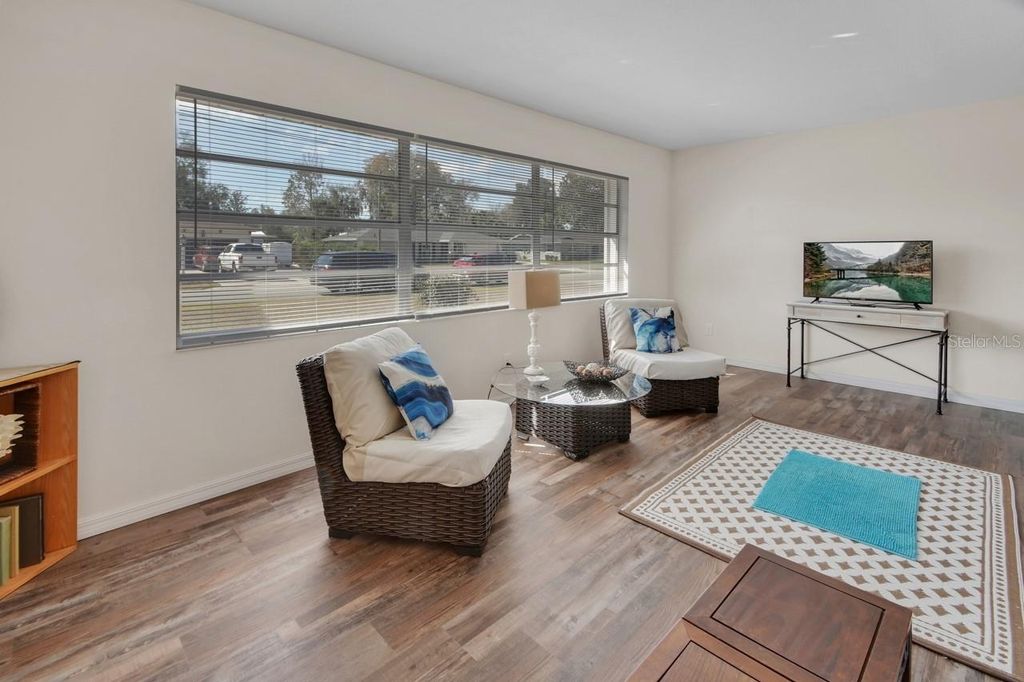 Image 6 of property listing at 1007 CRESCENT PARKWAY, Deland, FL 32724