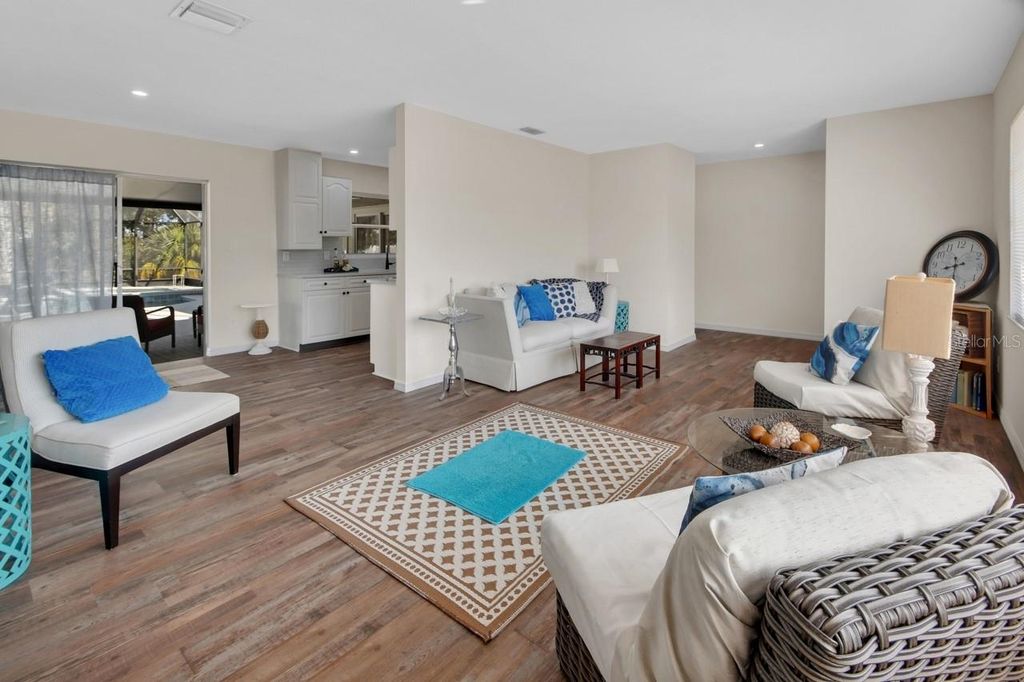 Image 8 of property listing at 1007 CRESCENT PARKWAY, Deland, FL 32724