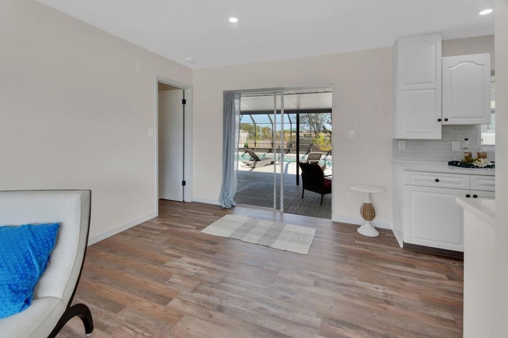 Image 9 of property listing at 1007 CRESCENT PARKWAY, Deland, FL 32724