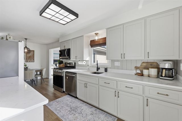 451 23rd Street NW, Cedar Rapids, IA 52405