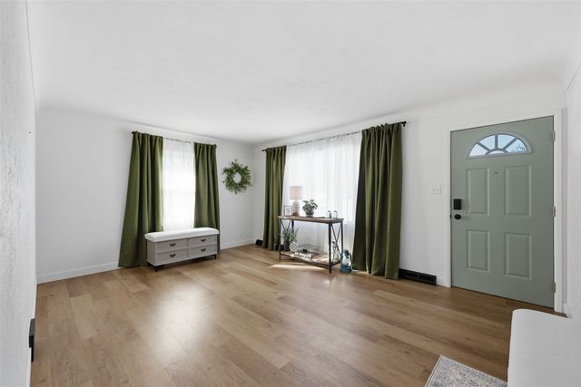 451 23rd Street NW, Cedar Rapids, IA 52405