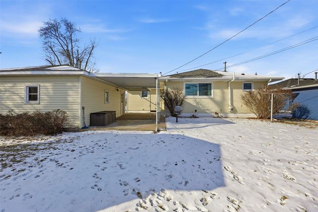 451 23rd Street NW, Cedar Rapids, IA 52405