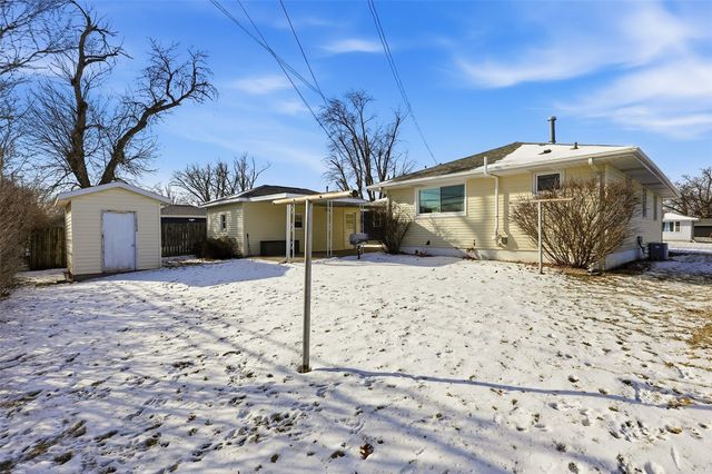 451 23rd Street NW, Cedar Rapids, IA 52405