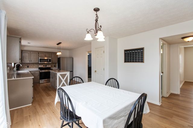 502 Acorn Drive, Whiteland, IN 46184