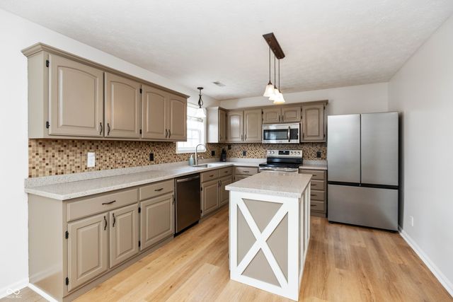 502 Acorn Drive, Whiteland, IN 46184