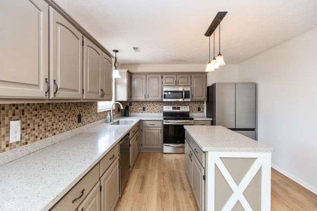 502 Acorn Drive, Whiteland, IN 46184