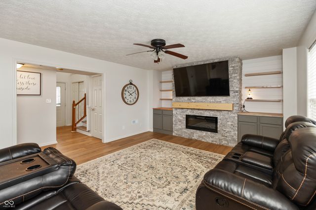 502 Acorn Drive, Whiteland, IN 46184