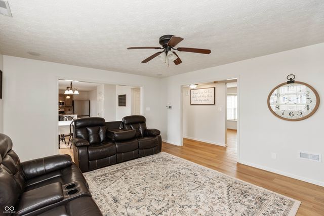 502 Acorn Drive, Whiteland, IN 46184