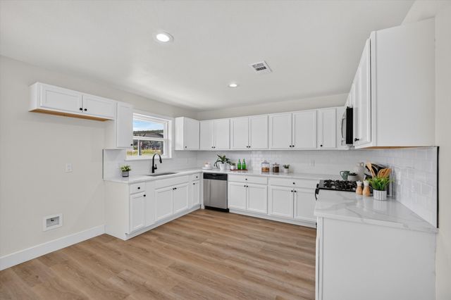 372 Tooley Street, Van Alstyne, TX 75495