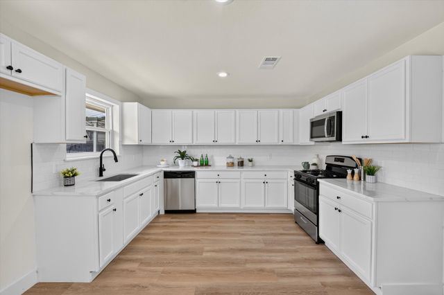 372 Tooley Street, Van Alstyne, TX 75495