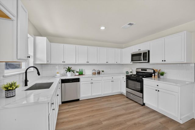 372 Tooley Street, Van Alstyne, TX 75495