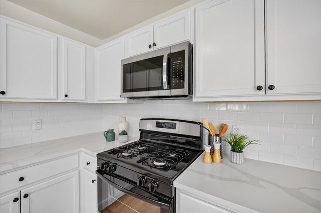 372 Tooley Street, Van Alstyne, TX 75495