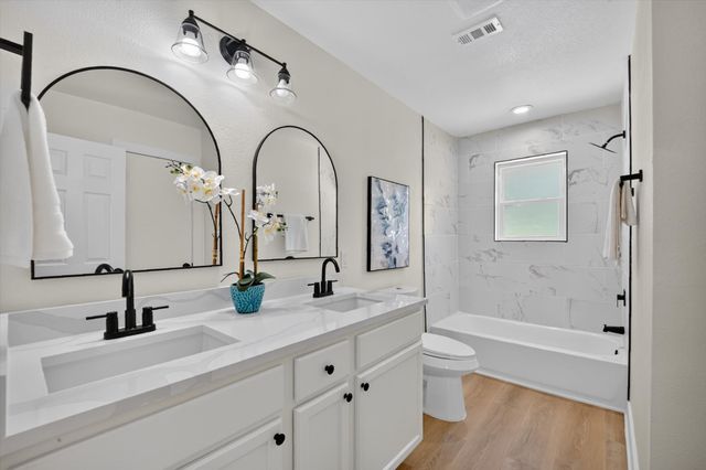 372 Tooley Street, Van Alstyne, TX 75495