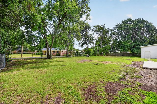 372 Tooley Street, Van Alstyne, TX 75495