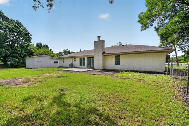 372 Tooley Street, Van Alstyne, TX 75495