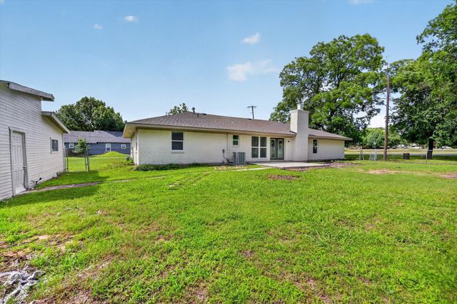372 Tooley Street, Van Alstyne, TX 75495