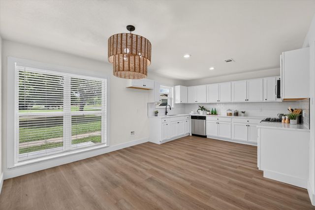 372 Tooley Street, Van Alstyne, TX 75495