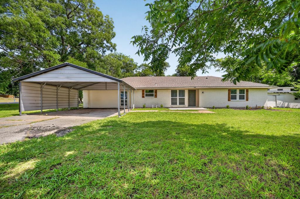 372 Tooley Street, Van Alstyne, TX 75495