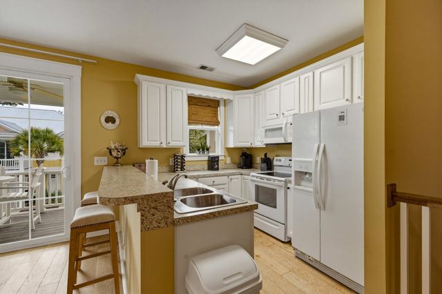 4917 Cinzia Ln, North Myrtle Beach, SC 29582