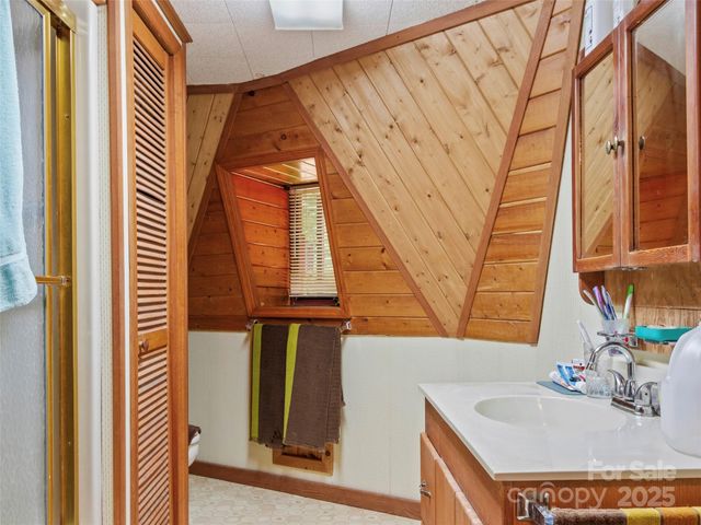 60 Persimmons Lane, Burnsville, NC 28714