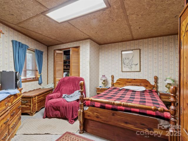 60 Persimmons Lane, Burnsville, NC 28714