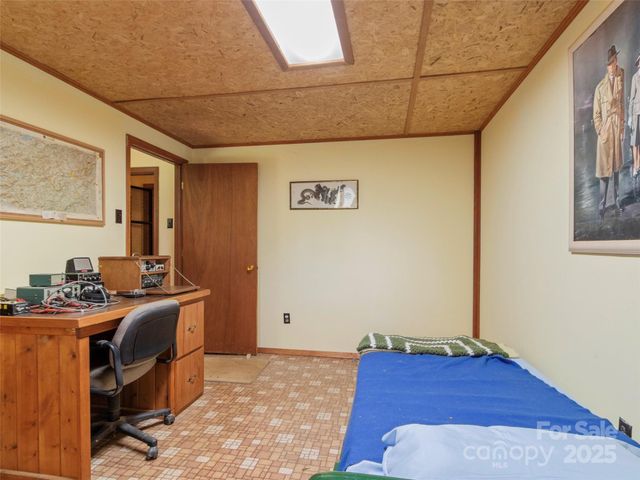 60 Persimmons Lane, Burnsville, NC 28714