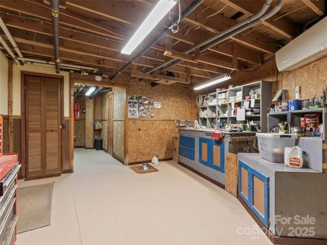 60 Persimmons Lane, Burnsville, NC 28714